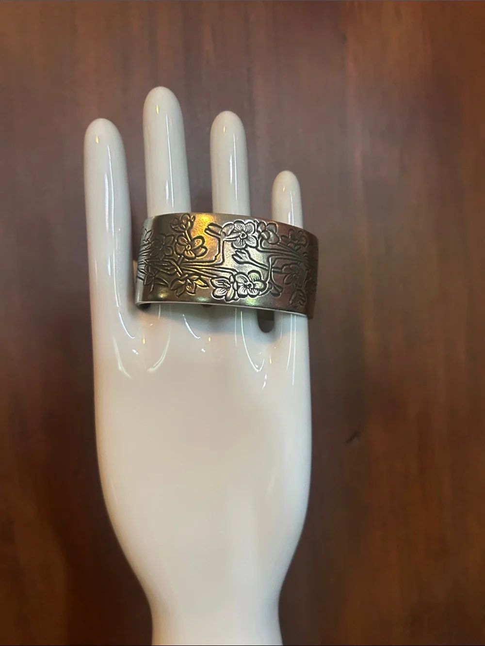Salisbury wide cuff